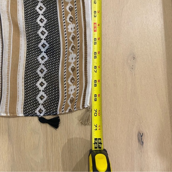 Melanie Lyne | NWT Brown and Black Pattern Scarf 🤎 - Picture 6 of 7